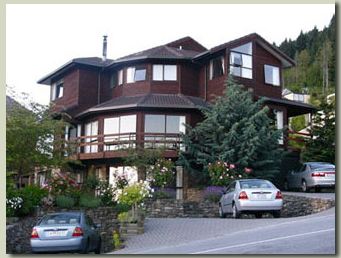 Balmoral Lodge exterior, Queenstown, New Zealand