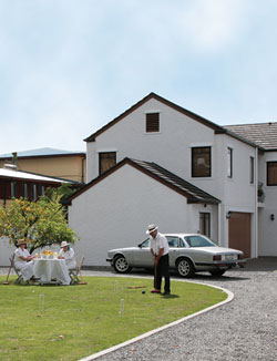 East West Boutique B & B and Apartments