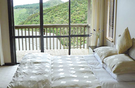 Hillside Hotel & Nature Resort
